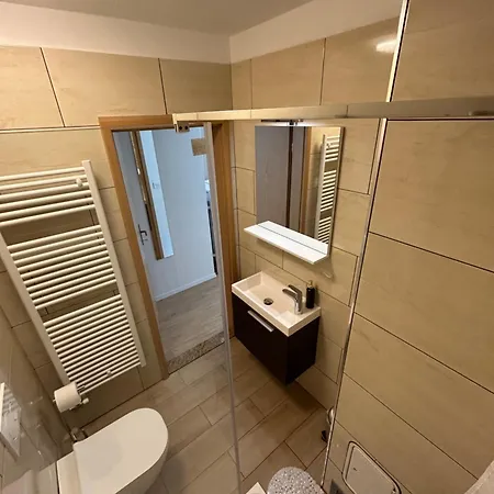 Apartma Melinc شقة